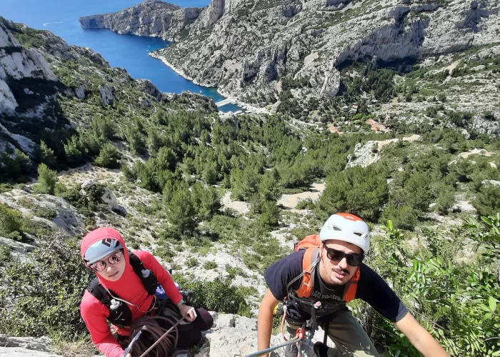 Escalade Calanque de Morgiou. Le crêt saont michel. Idéal pour débuter en grande voie