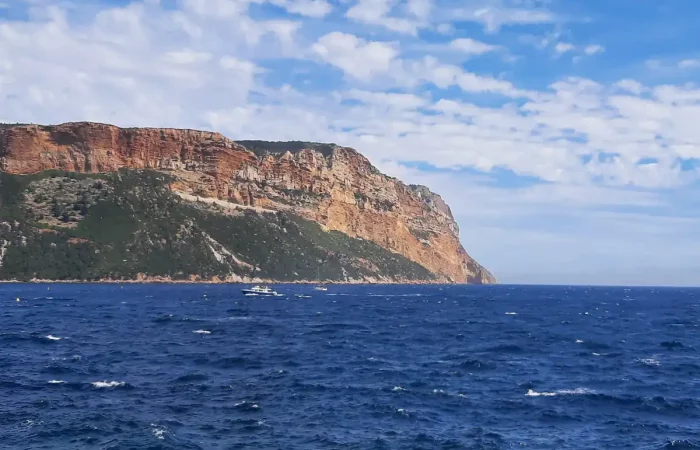 le cap canaille entre cassis et la ciotat un des plus beaux spot d'escalade en grande voie d'europe