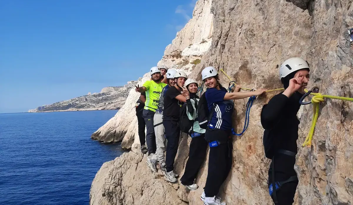activité collectivité via ferrata et via cordata à Marseille encadrée par guide professionnel