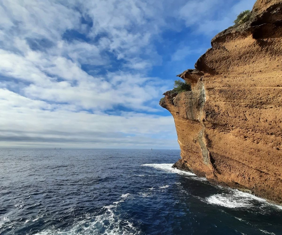 "Via cordata en bord de mer à La Ciotat avec un moniteur d’escalade diplômé dans le Parc national des Calanques