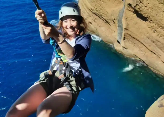 "Via cordata en bord de mer à La Ciotat avec un moniteur d’escalade diplômé dans le Parc national des Calanques