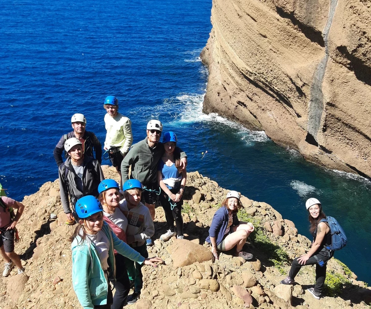 "Via cordata en bord de mer à La Ciotat avec un moniteur d’escalade diplômé dans le Parc national des Calanques