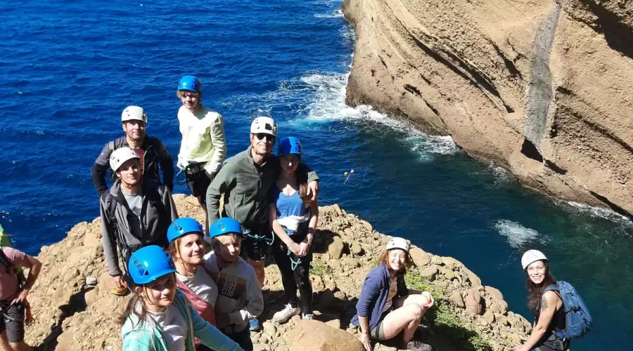 "Via cordata en bord de mer à La Ciotat avec un moniteur d’escalade diplômé dans le Parc national des Calanques