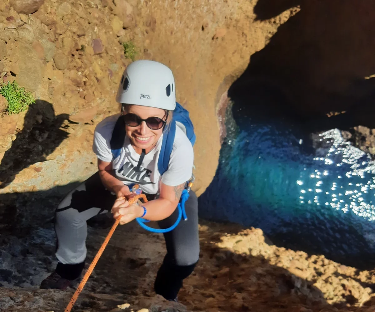 "Via cordata en bord de mer à La Ciotat avec un moniteur d’escalade diplômé dans le Parc national des Calanques