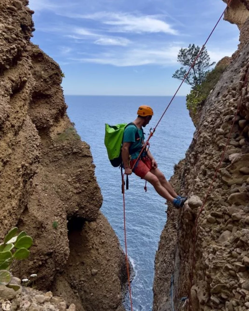 "Via cordata en bord de mer à Cassis avec un moniteur d’escalade diplômé dans le Parc national des Calanques