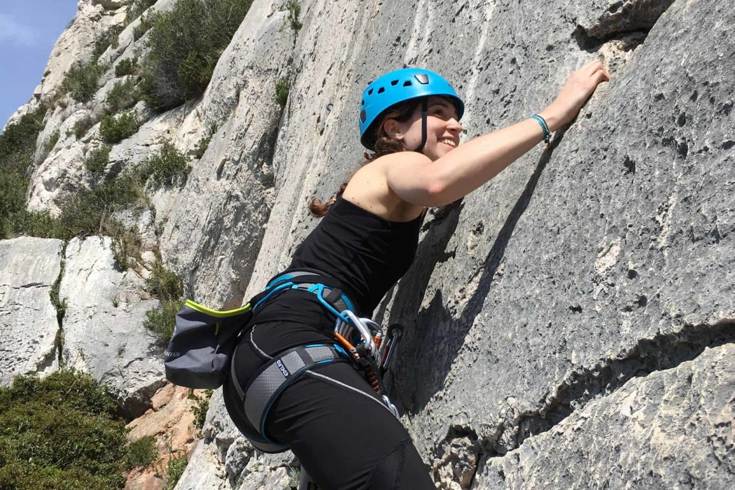 Cours d'escalade initiation avec un moniteur dans les calanques