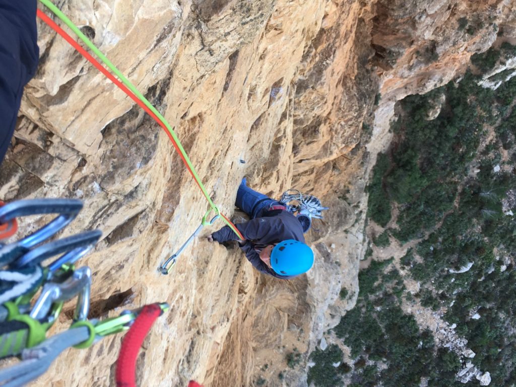Grande voie d'escalade facile d'ambiance au Cap Canaille