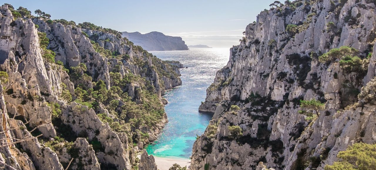 Vue sur la calanque d'En-Vau le paradis de l'escalade